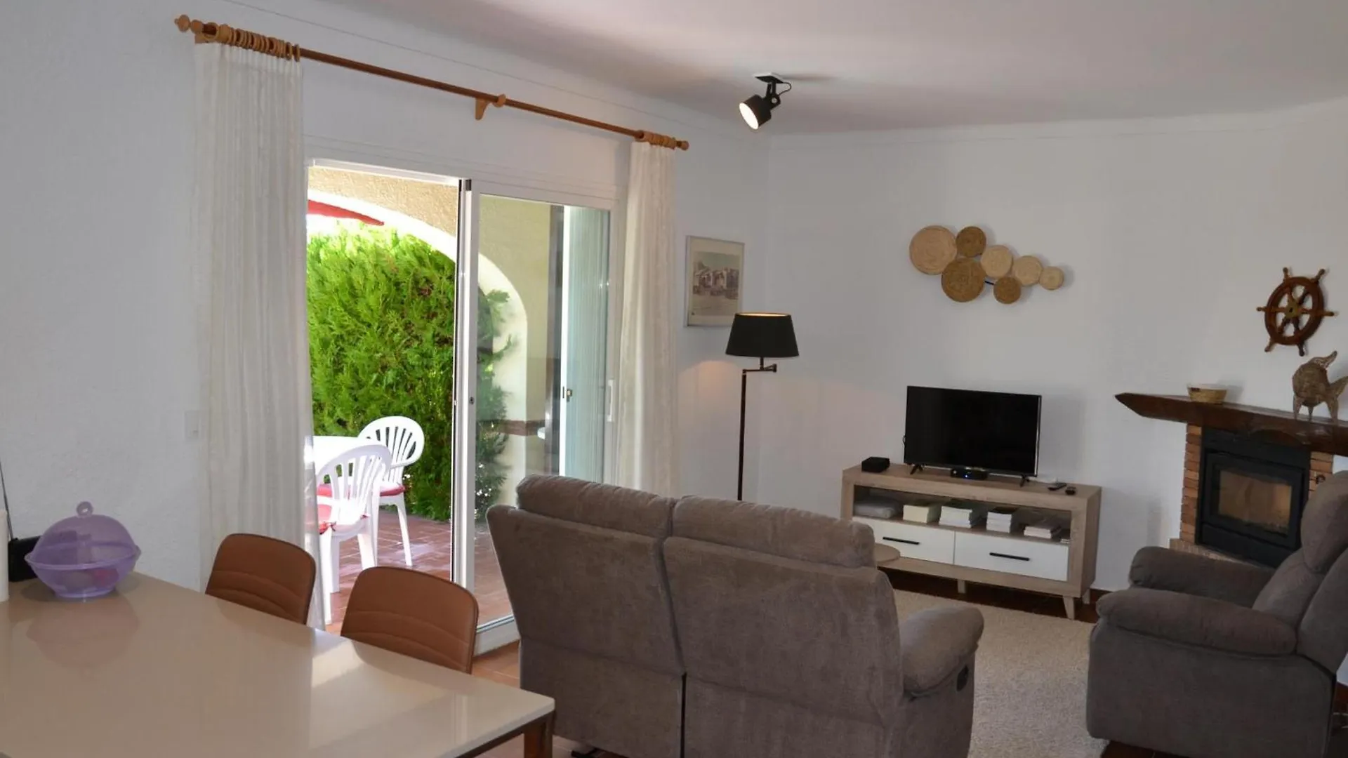 Prázdninový dům Vila Casa Con Jardin, Piscina Y Terraza A 3 Km De La Playa De L'Estartit - Es-323-1